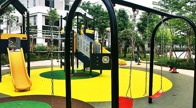 Khu vui chơi trẻ em trong công viên