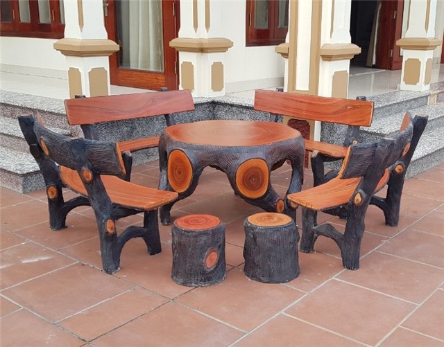 Bàn ghế gỗ sân vườn