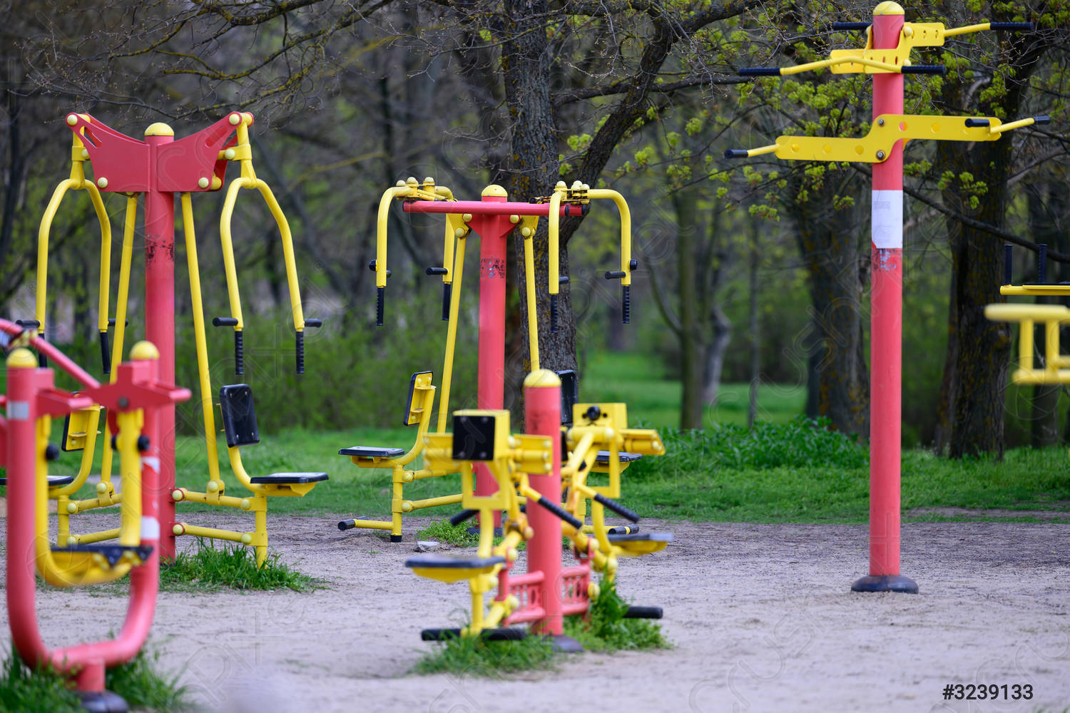 Tránh thiết bị tập thể dục sân vườn đầy màu sắc