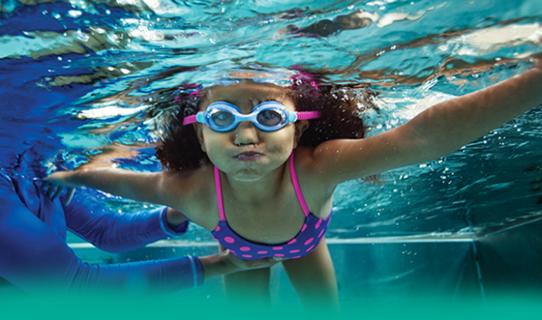 An toàn khi bé bơi lội: 10 cách giúp trẻ thỏa sức vui chơi trong mùa hè này