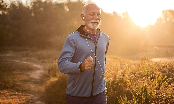 Chạy bộ có thực sự giúp tăng tuổi thọ thêm 420 phút hay không?