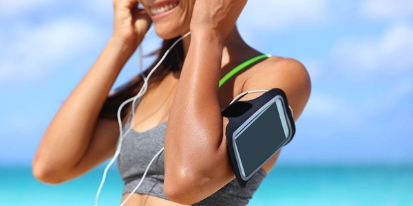 Có nên sử dụng bao đựng điện thoại khi tập thể dục?