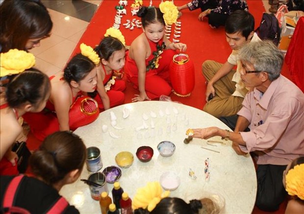 Đồ chơi dân gian - Giúp bé hiểu về truyền thống văn hóa Việt Nam một cách thú vị và sáng tạo