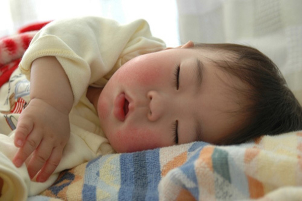Tại sao giấc ngủ trưa quá dài không tốt cho sức khỏe của trẻ?